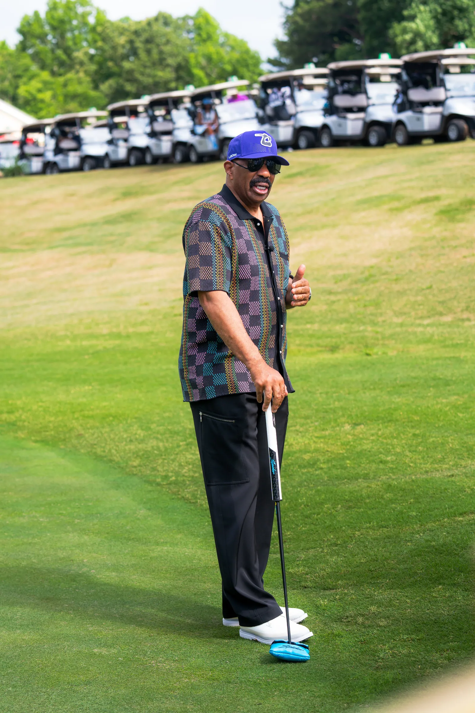 Steve Harvey lining up a putt on the green
